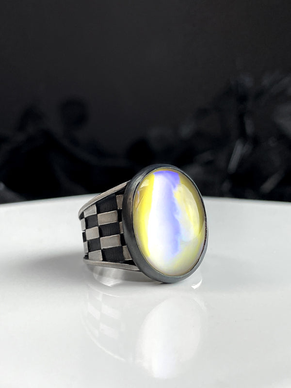 Vintage Lightning Glass Illusion Ring - Size 6