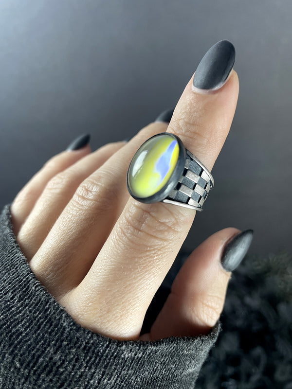 Vintage Lightning Glass Illusion Ring - Size 6