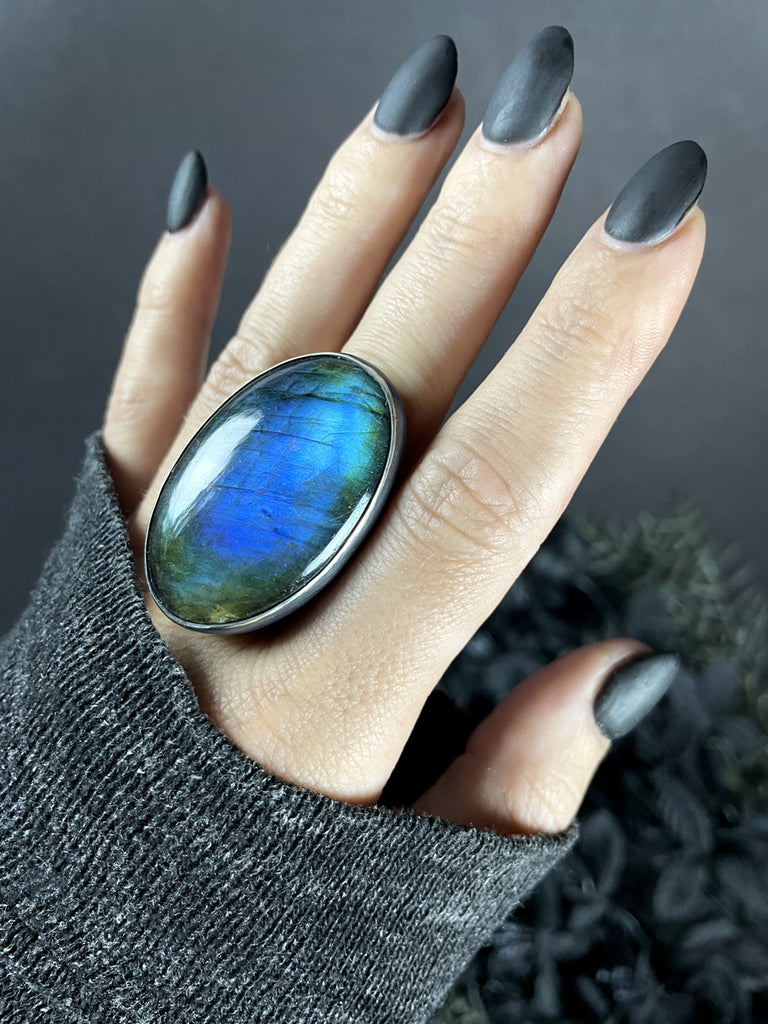 Huge Blue Labradorite Creeper Ring - Size 6
