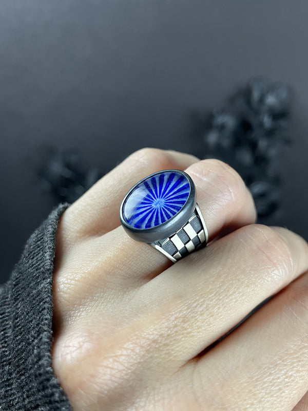 Glow in the Dark Sunburst Glass Illusion Ring - Size 5