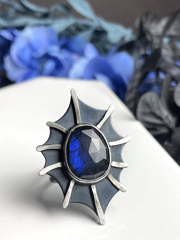 Flashy Blue Labradorite Space Creature Statement Ring - Size 7.5