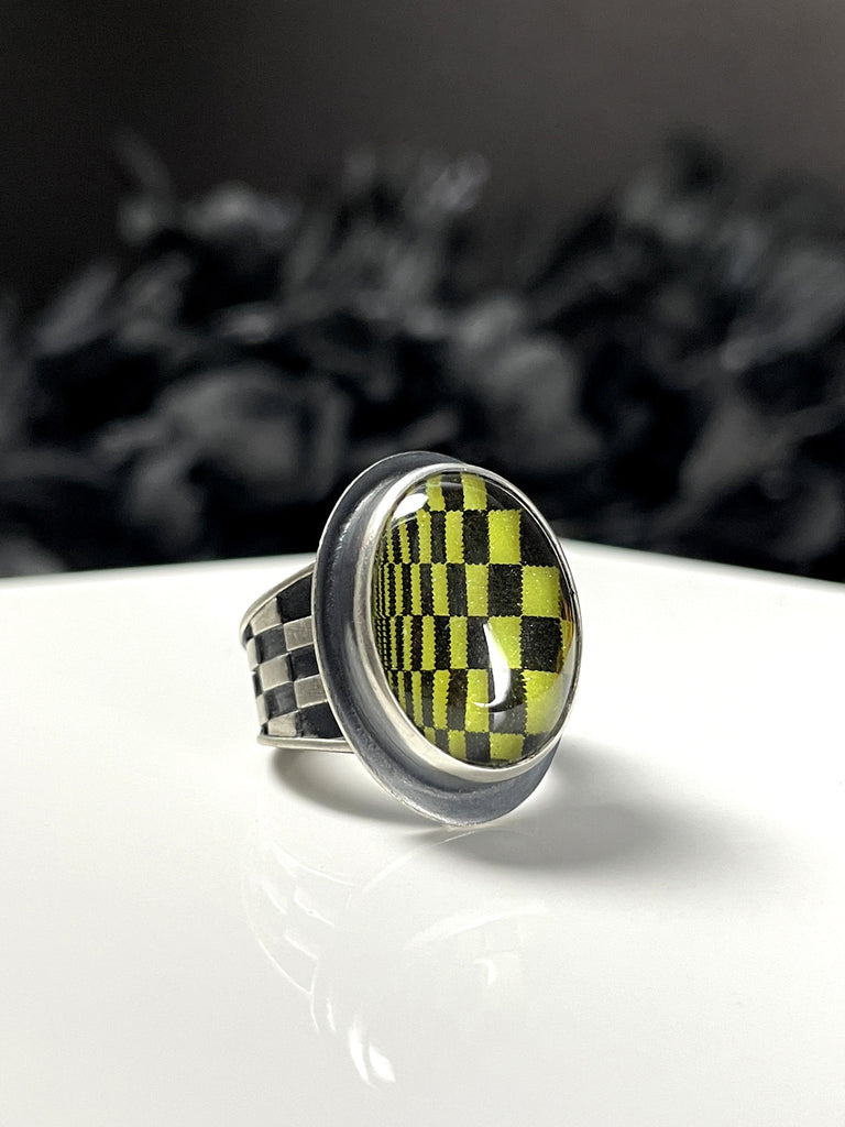 Yellow Glowing Quartz Illusion Ring - Size 5.5