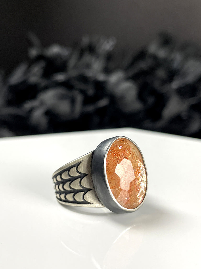 Glowing Sunstone Creeper Ring - Size 6